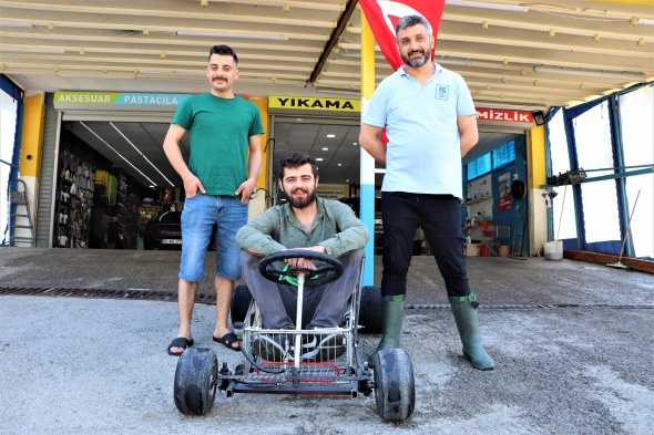 Alışveriş sepetinden araba yaptı: 120 km hız yapabiliyor 4