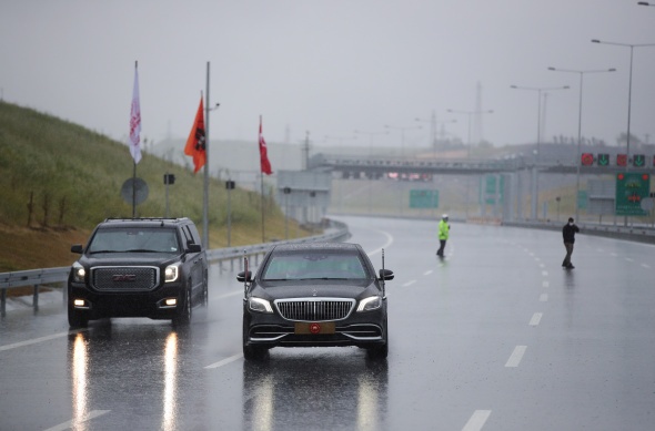 Cumhurbaşkanı Erdoğan açılışını yaptığı yolda makam aracını kullandı 2