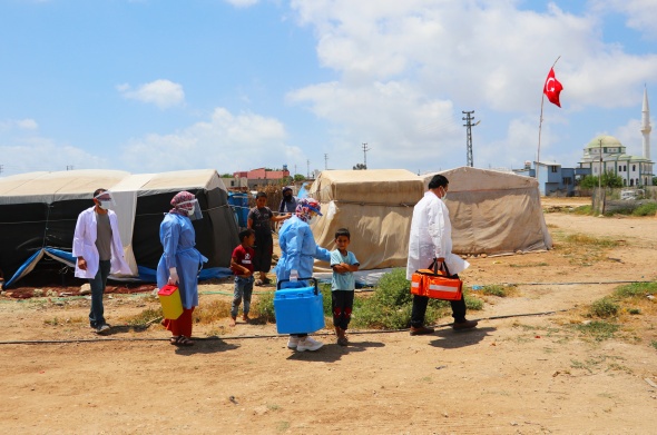 Tarım işçileri çadırlarda aşılanıyor 2