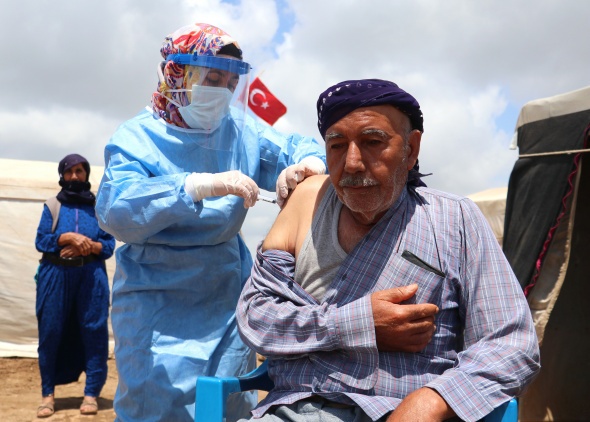Tarım işçileri çadırlarda aşılanıyor 17