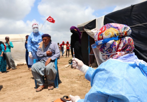 Tarım işçileri çadırlarda aşılanıyor 9