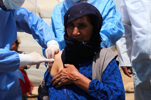 Tarım işçileri çadırlarda aşılanıyor 14