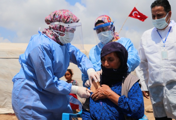 Tarım işçileri çadırlarda aşılanıyor 10