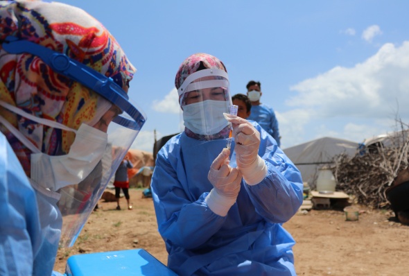 Tarım işçileri çadırlarda aşılanıyor 19