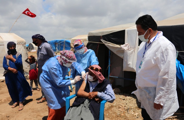 Tarım işçileri çadırlarda aşılanıyor 7