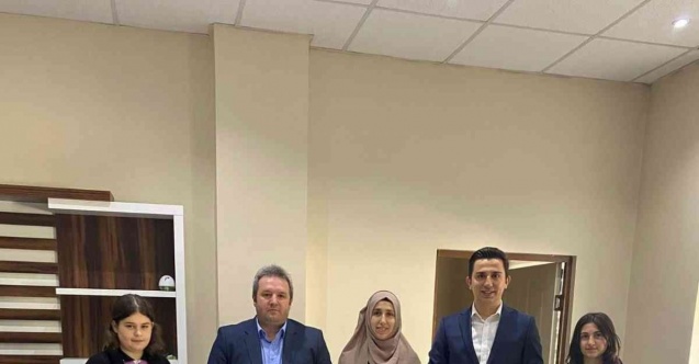 Öğretmen ve öğrencilerinden örnek davranış