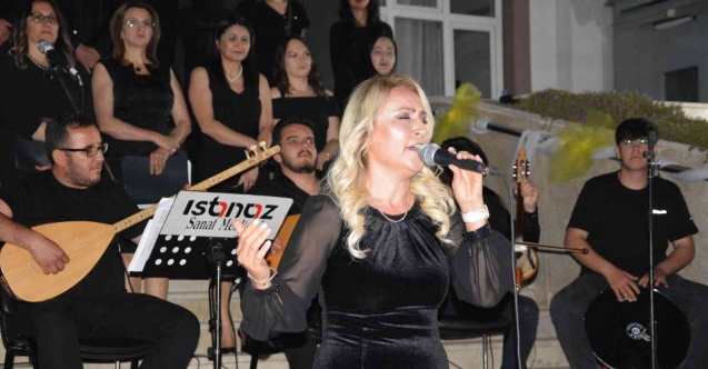 Öğretmenlerden Türk halk müziği şöleni