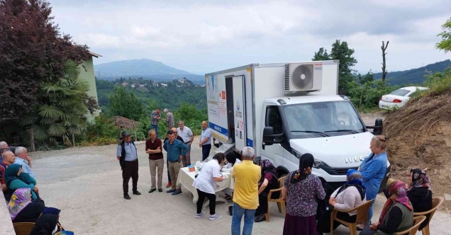 Mobil sağlık aracı, vatandaşlara kapıda hizmet veriyor