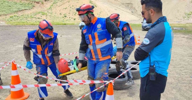 Sağlıkçılara 2 bin 800 rakımda eğitim