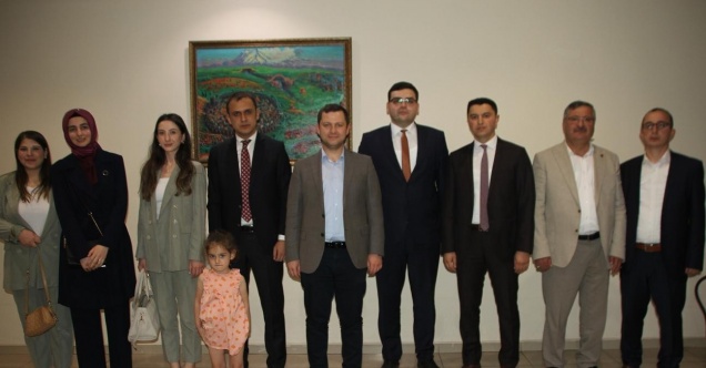 Malazgirt’te Adliyesi’nde tayinleri çıkan savcı ve hâkime veda yemeği verdi