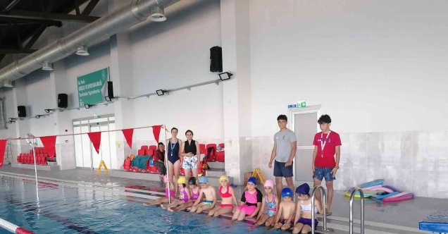 Yüzme kursuna 700 öğrenci kayıt yaptırdı