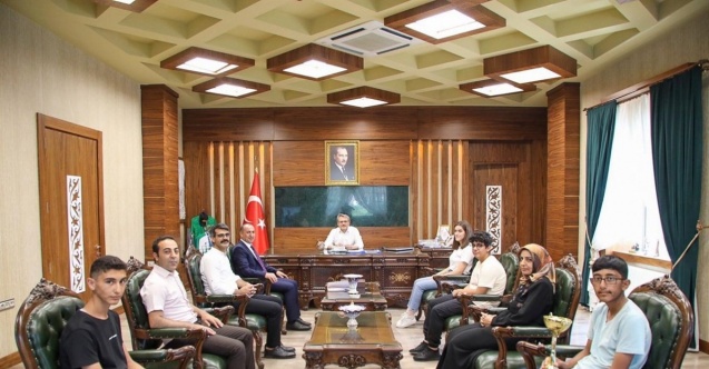 Bingöl Valisi Ekinci, derece yapan öğrencileri ağırladı