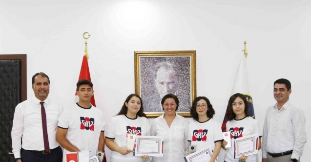 2022 YKS’de üstün başarı gösteren GKV’lilerden anlamlı ziyaret