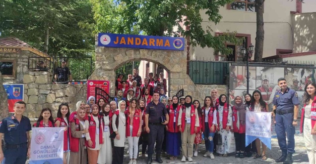 Gönüllü gençler jandarmayla bir araya geldi