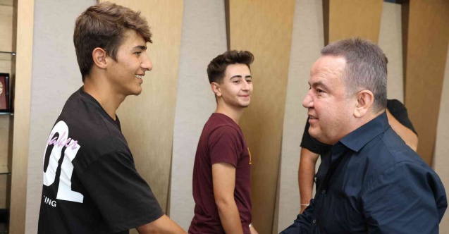 Başkan Böcek, Dünya Şampiyonu raftingcileri ağırladı