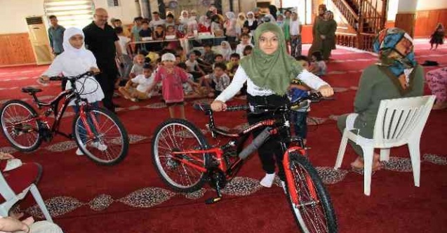 İmamdan örnek hareket: 22 yıldır Kur’an kursuna gelen çocukları ödüllendiriyor