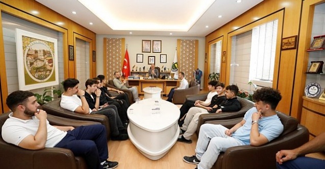 İngiltere’de yaşayan Türk öğrenciler, kültürlerini öğreniyor