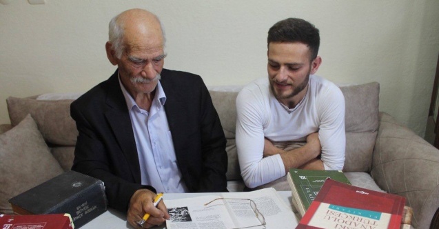 71 yaşındaki baba 22 yaşındaki oğluyla aynı üniversitede aynı bölümü kazandı