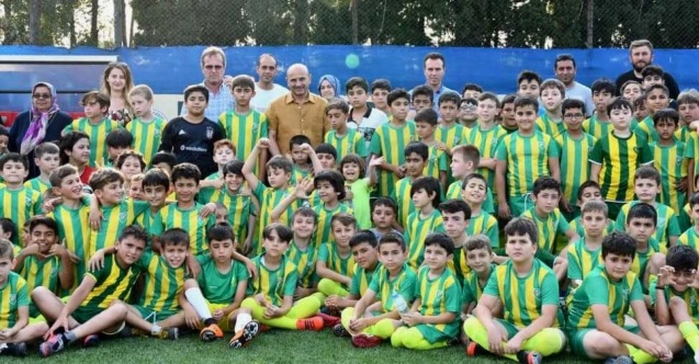 270 öğrencinin katıldığı yaz futbol okulu tamamlandı