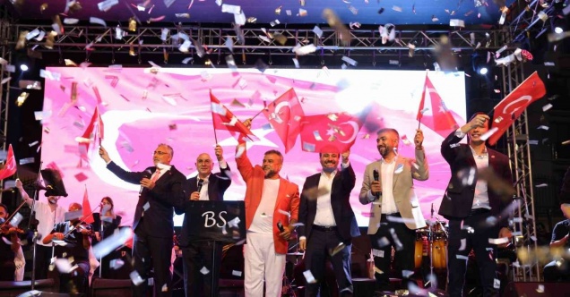 30 Ağustos Zafer Bayramı Bülent Serttaş konseriyle kutlandı