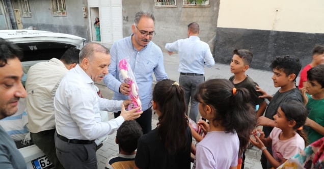 Hasta ve yoksulları kapı kapı dolaşıyor