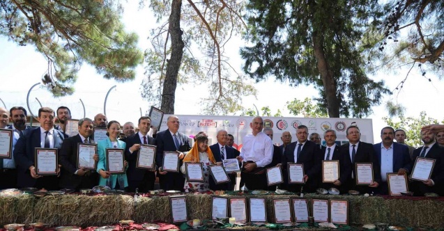 Coğrafi işaretli 60 ürün için tescil teslim töreni düzenledi