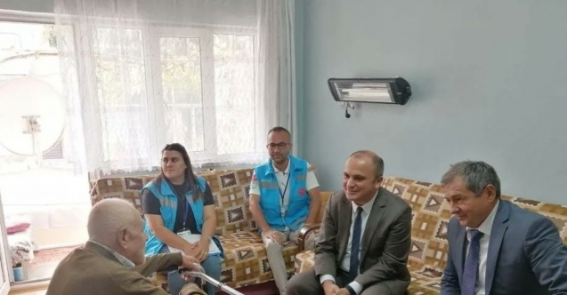 Sağlık Müdürü Akdağ, evde bakım hizmeti alan vatandaşları ziyaret etti