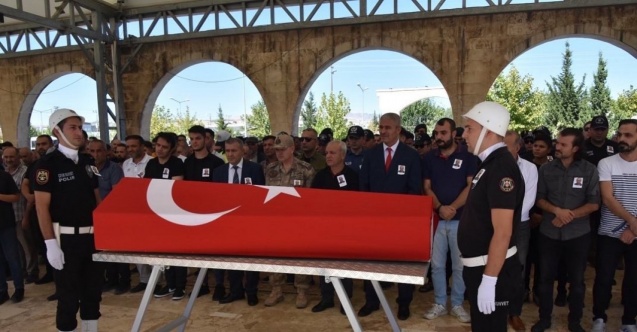 Polis memuru toprağa verildi