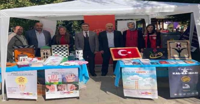 Atatürk Üniversitesi öğrencilerine sosyal hizmet farkındalığı standı