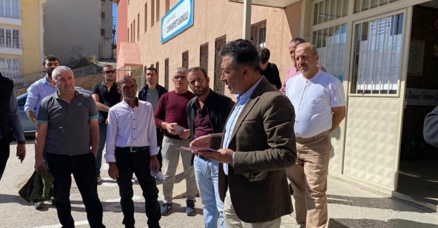 SRC sınavı sonrası adaylara "Trafikte beni görün" broşürü dağıtıldı