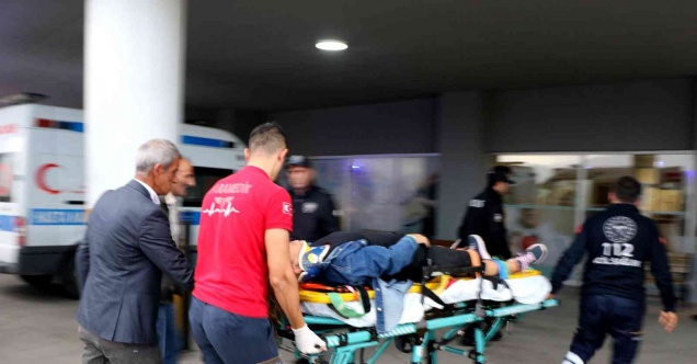 Erzincan’da midibüs devrildi: 21 yaralı