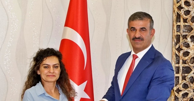 Çankırılı öğretmen, Rektör Çiftçi’ye yazdığı kitabı takdim etti