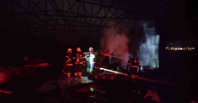 Lastik deposunda çıkan yangın korkuttu