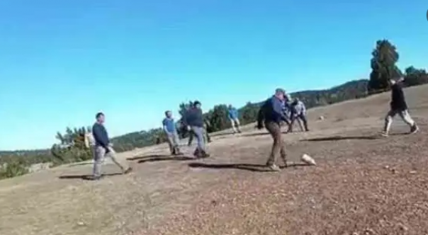 Su bidonu ile yapılan maçta renkli görüntüler ortaya çıktı