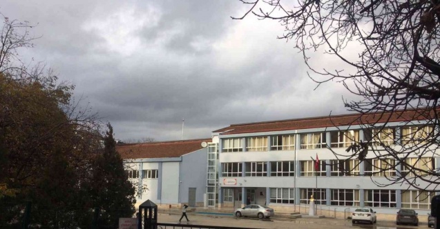 Eski öğrencisi tarafından bıçaklanan öğretmen yaralandı