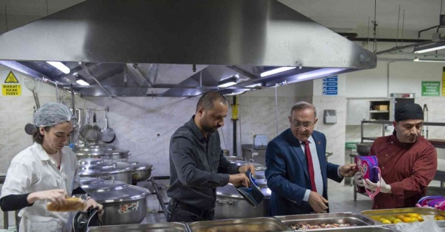 İhtiyaç sahibi öğrencilerin kahvaltısı Seyhan Belediyesinden