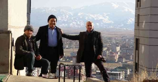 Yüksekova iki mevsim arasında kaldı