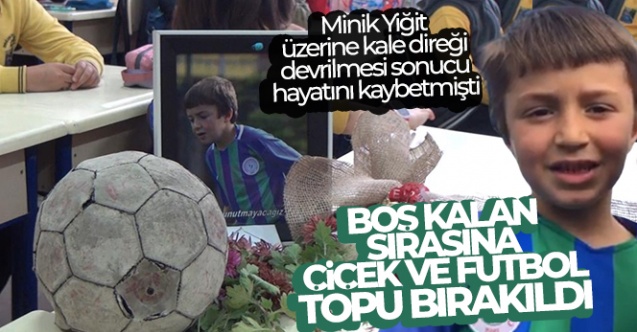 Boş kalan sırasına çiçek ve futbol topu bırakıldı