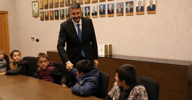 Vali'den Öğretmene anlamlı jest