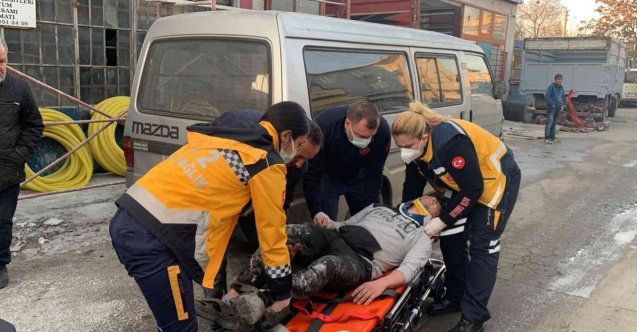 Tekirdağ’da inşaat işçisi çatıdan çatıya düştü