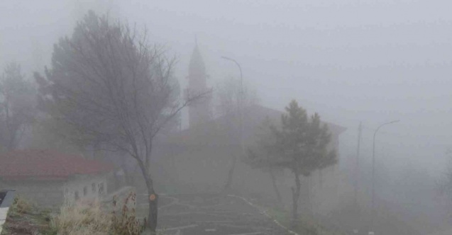 Kütahya’da yoğun sis, görüş mesafesi yer yer 30 metreye kadar düştü