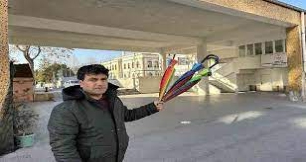 Süs için asılan şemsiyeler LGBT propagandası nedeniyle söktürüldü