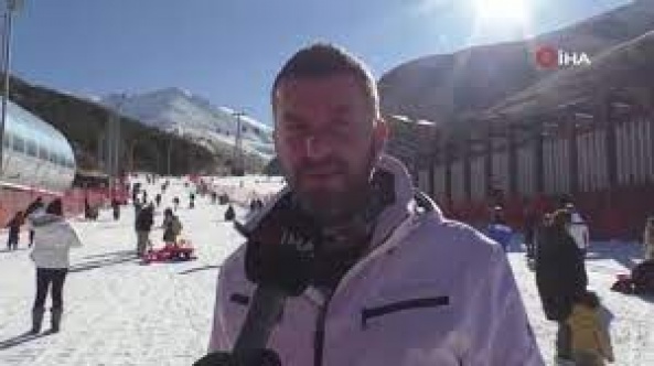 Palandöken kayakseverlerin akınına uğradı