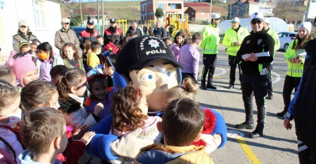 Sinop’ta köy okullarındaki çocuklara polislik mesleği tanıtılıyor