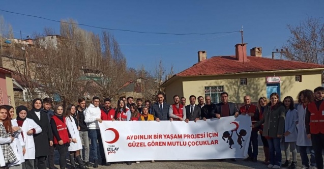 Muş’ta ilkokul öğrencilerine göz taraması