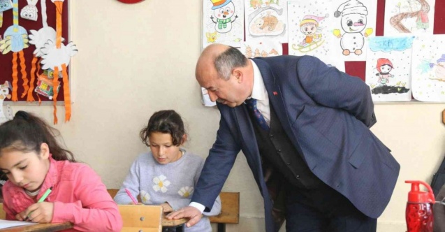 Müdür Başyiğit: "Kitaplarla her yaşta dost olun"