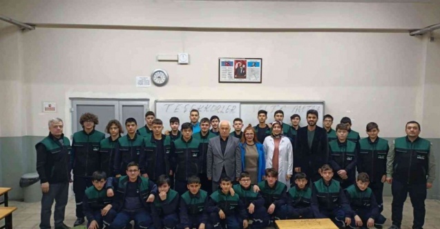 Öğrencilere iş kıyafeti ve ayakkabı hediye edildi