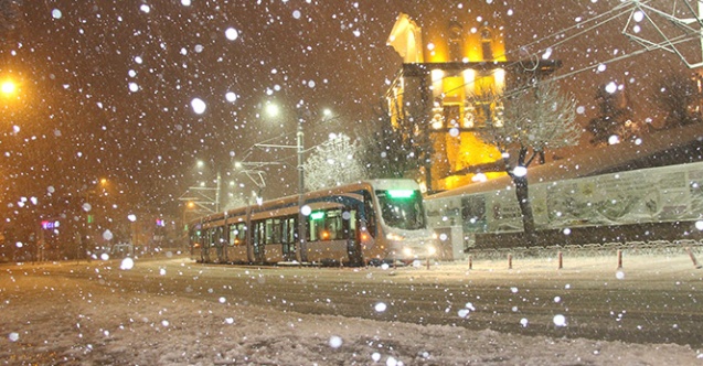 Konya’da kar yağışından okullar tatil oldu, yollar ulaşıma kapandı