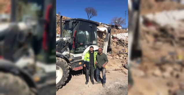 Enkazdan çıkardığı 100 bin TL’lik altın ve parayı sahibine teslim etti