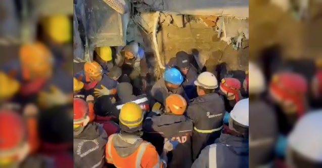 9 yaşındaki Yücel, enkaza dönen 8 katlı binanın kapıcı dairesinden 205 saat sonra sağ çıkartıldı